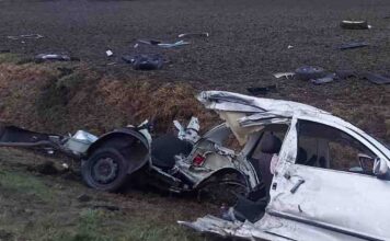 Szokujący wypadek. Samochód rozpadł się na dwie części, 18-latek ranny