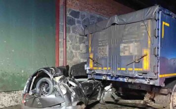 Śmiertelny wypadek w Rąbczynie. Bok Opla zmiażdżony, nie żyje młody kierowca