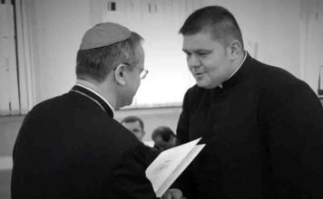 Zielona Góra. Zmarł ksiądz Dominik Kozak, kibic Falubazu, miał 45 lat