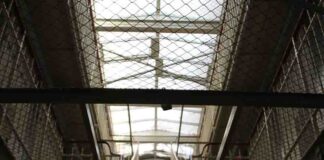 Zielona Góra. Ucieczka osadzonego z aresztu śledczego, w ciężkim stanie jest w szpitalu. Mamy szczegóły