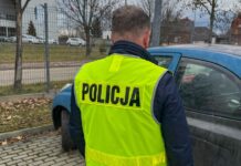 25-latek w rękach policji po kradzieży i ucieczce skradzionym Nissanem