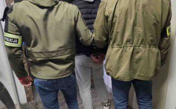 Zielona Góra. Ukrainiec zniszczył szafkę defibrylatora AED, nie zdążył zabrać urządzenia