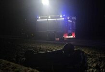 Samochód dachował, trzech mężczyzn w szpitalu