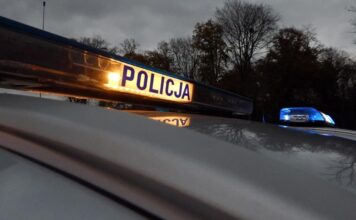 Nocny atak na przechodniów i kierowców. 29-latek usłyszał zarzuty