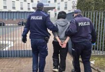 Wnuk chciał zamordować babcię. Uderzał krzesłem w głowę, zabrał 50 zł