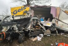 Śmiertelny wypadek pod Kargową. 35-latek nie miał zapiętych pasów, wypadł z kabiny pod koła (ZDJĘCIA)