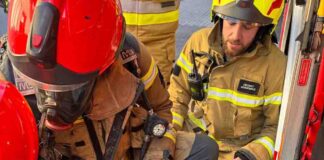 Świebodzin. Brawo strażacy, uratowali kotka z pożaru domu, podali mu tlen (FILM)