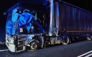 Szamotuły. Zderzenie dostawczaka z ciężarówką, ranna jedna osoba