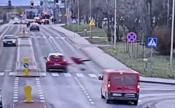 76-latek potrącił 75-latkę. Kobieta jest w ciężkim stanie (FILM)