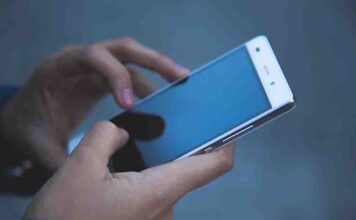 Ukrainiec podmienił w sklepie swój zepsuty telefon na nowy