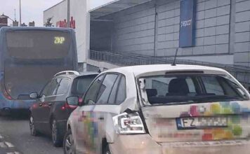 Zielona Góra. Zderzenie dwóch samochodów osobowych i autobusu (ZDJĘCIA CZYTELNIKA)