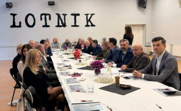 Zielona Góra. Radny Kornalewicz: – Chcemy odtworzenia klas pilotów w „Lotniku” (ZDJĘCIA)