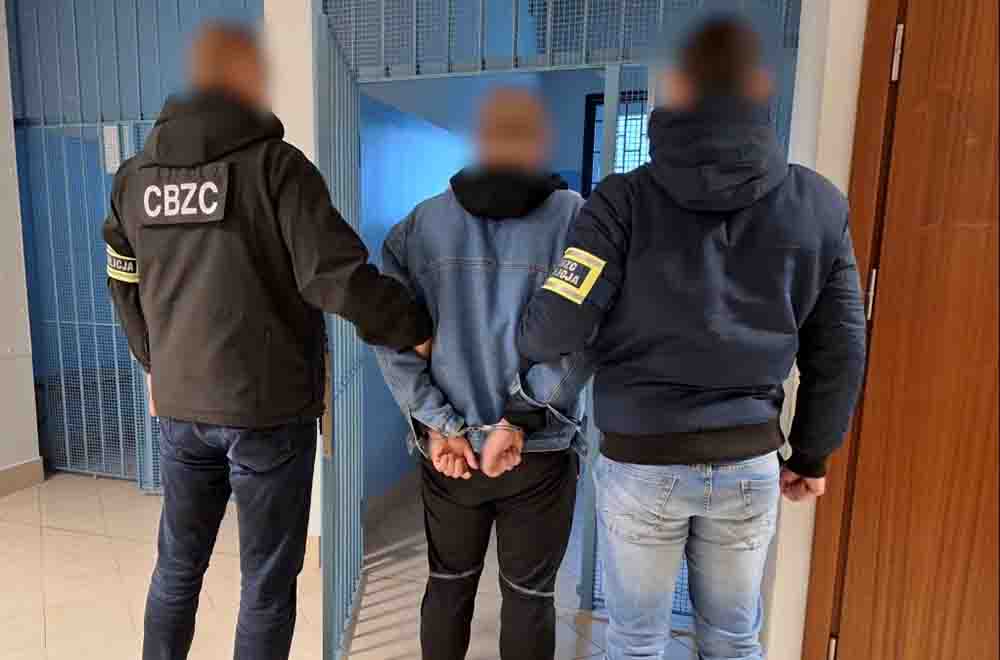 Rozbita szajka, która wyłudziła aż 100 tys. loginów i haseł do Facebooka