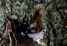 Mężczyzna spał na mrozie pod balkonem. W porę zauważyła go przypadkowa osoba