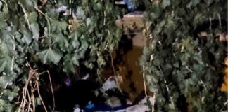 Mężczyzna spał na mrozie pod balkonem. W porę zauważyła go przypadkowa osoba