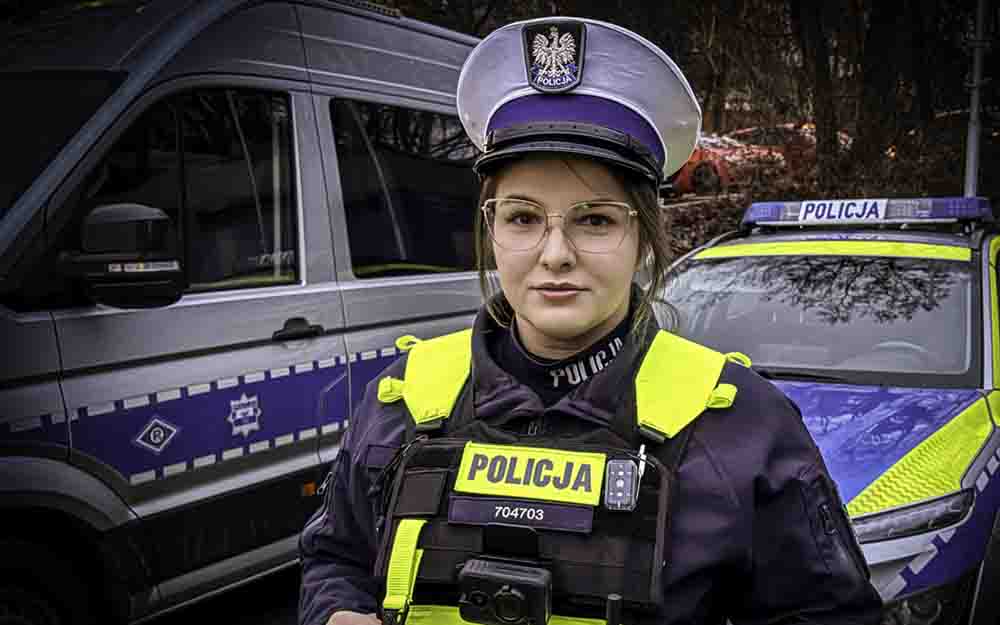 Zagubiona kobieta miała klapki na nogach