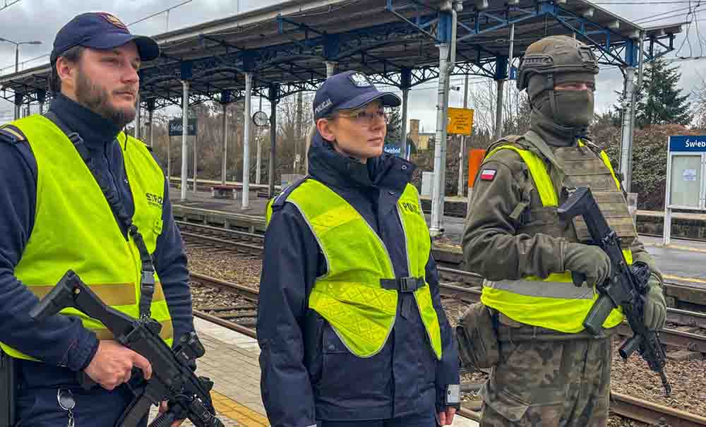 Od ubiegłego roku tory pod specjalnym nadzorem. Patrole są uzbrojone