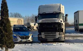 Mieszkaniec Wielkopolski spał w oblodzonej zepsutej ciężarówce. Ogrzewał się w sklepie, trafił do szpitala