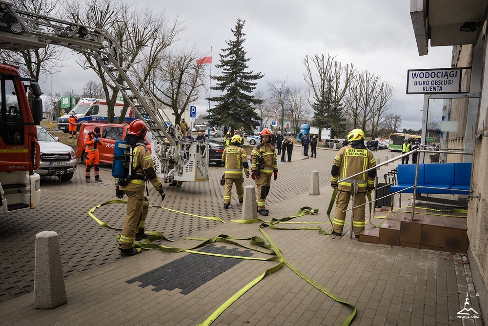 Zielona Góra. Niezwykle realistyczna ewakuacja pracowników wodociągów (ZDJĘCIA)