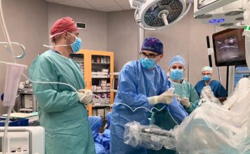 Zielona Góra. Lekarze w szpitalu usunęli 16-latkowi niemal 100 kamieni nerkowych, bez skalpela