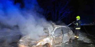 Pożar samochodu. Spłonął doszczętnie