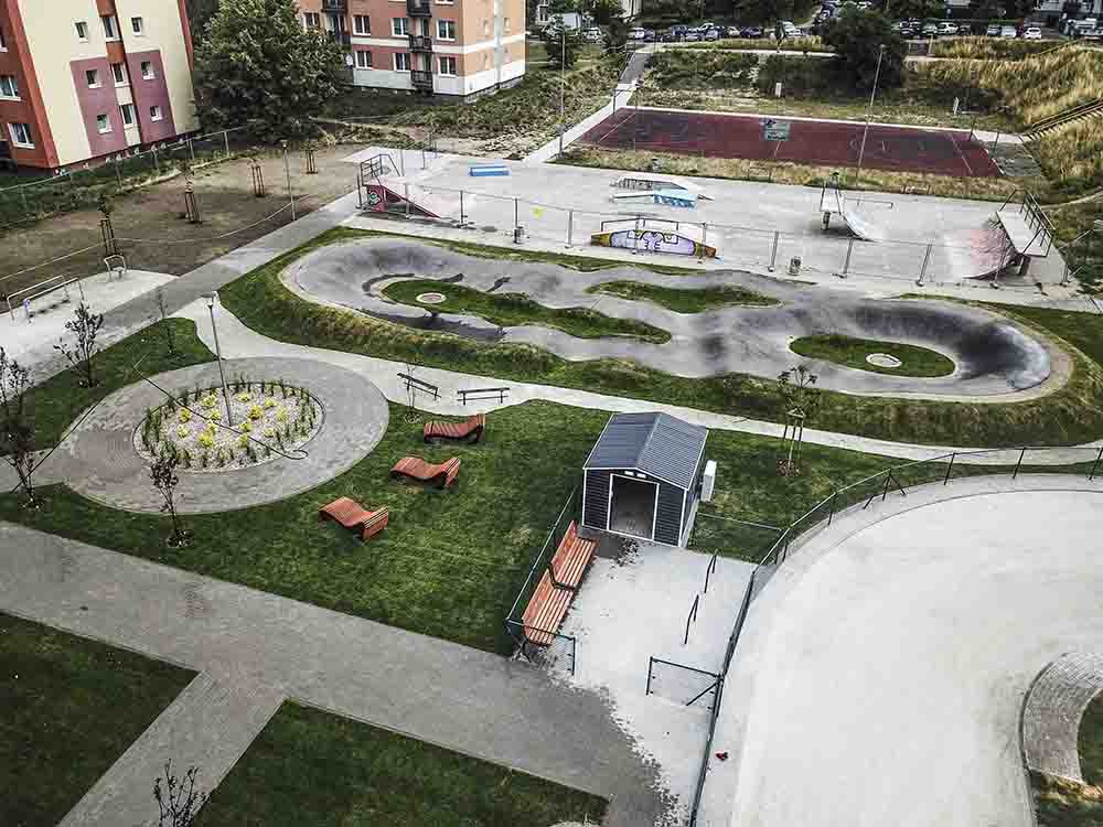 Zielona Góra. Kaczy Dół, mieszkańcy zrobili tam wychodek dla psów (LIST CZYTELNICZKI)