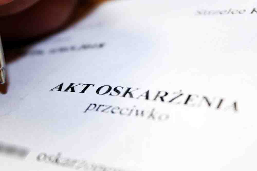 Oskarżony usłyszał 23 zarzuty, okradł choćby skarbonę w kościele w Drezdenku