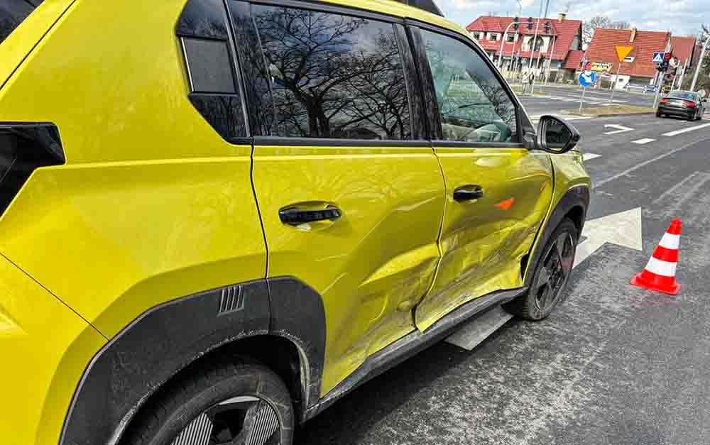 Zielona Góra. Zderzenie Seata i Fiata. Sprawczyni kolizji rozliczona przez policjantów