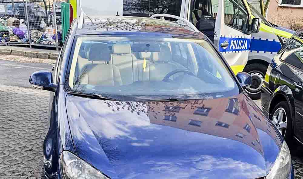 Nowa Sól. Pijany Volkswagenem uderzył w śmietnik i uciekł