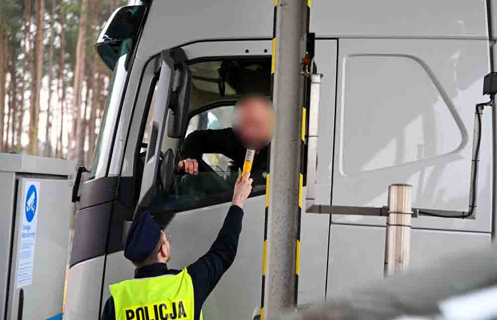 Akcja policji na autostradzie A2. Ośmiu kierowców dalej nie pojechało