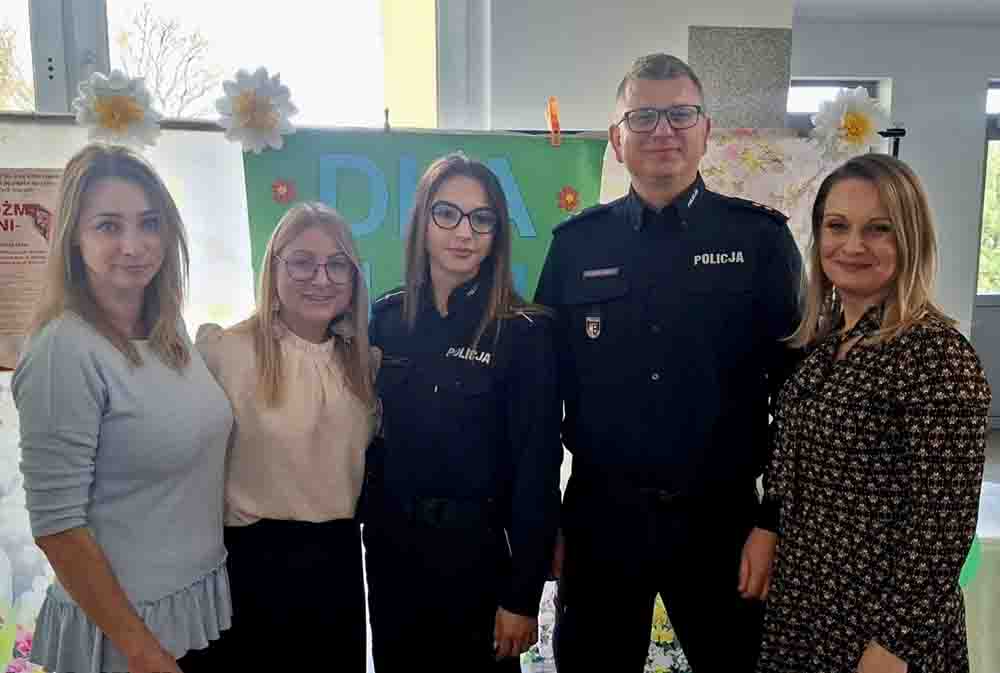 Międzyrzecz. Policjanci pomogli 7-letniej Hani chorującej na ciężki nowotwór mózgu