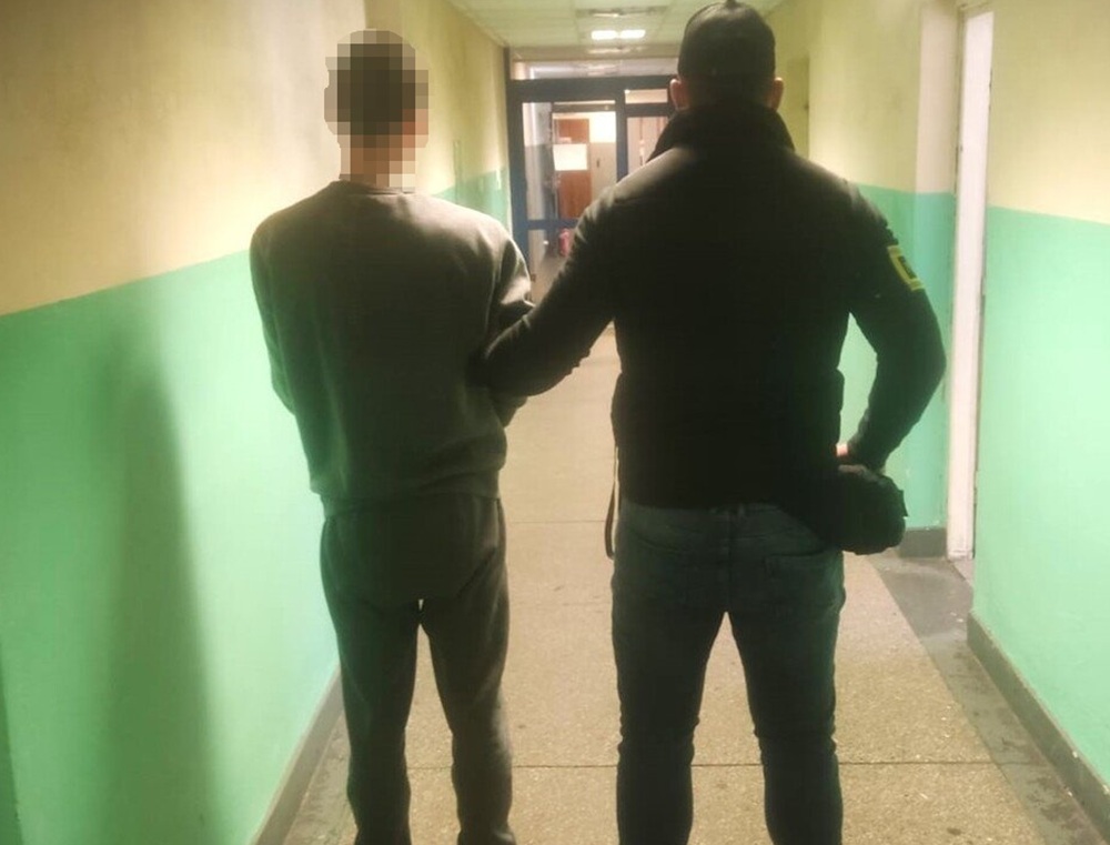 Wnuk sadysta znęcał się nad babcią. Nastolatek został aresztowany