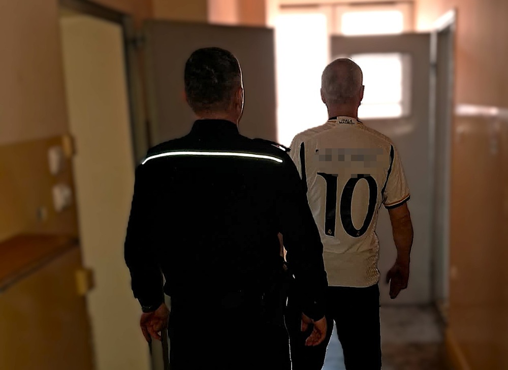 Ukradł paliwo i jechał na podrobionych tablicach. 60-latek zatrzymany po kilku minutach