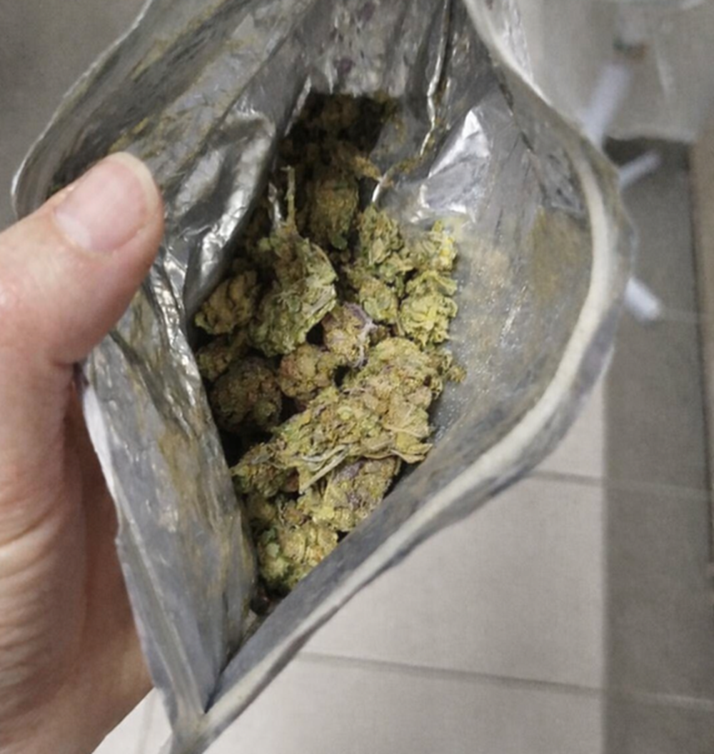 Zapach marihuany zdradził pasażera. 19-latek zatrzymany przez policję