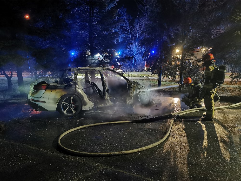 Cybinka. Pożar Audi, samochód spłonął doszczętnie (ZDJĘCIA)