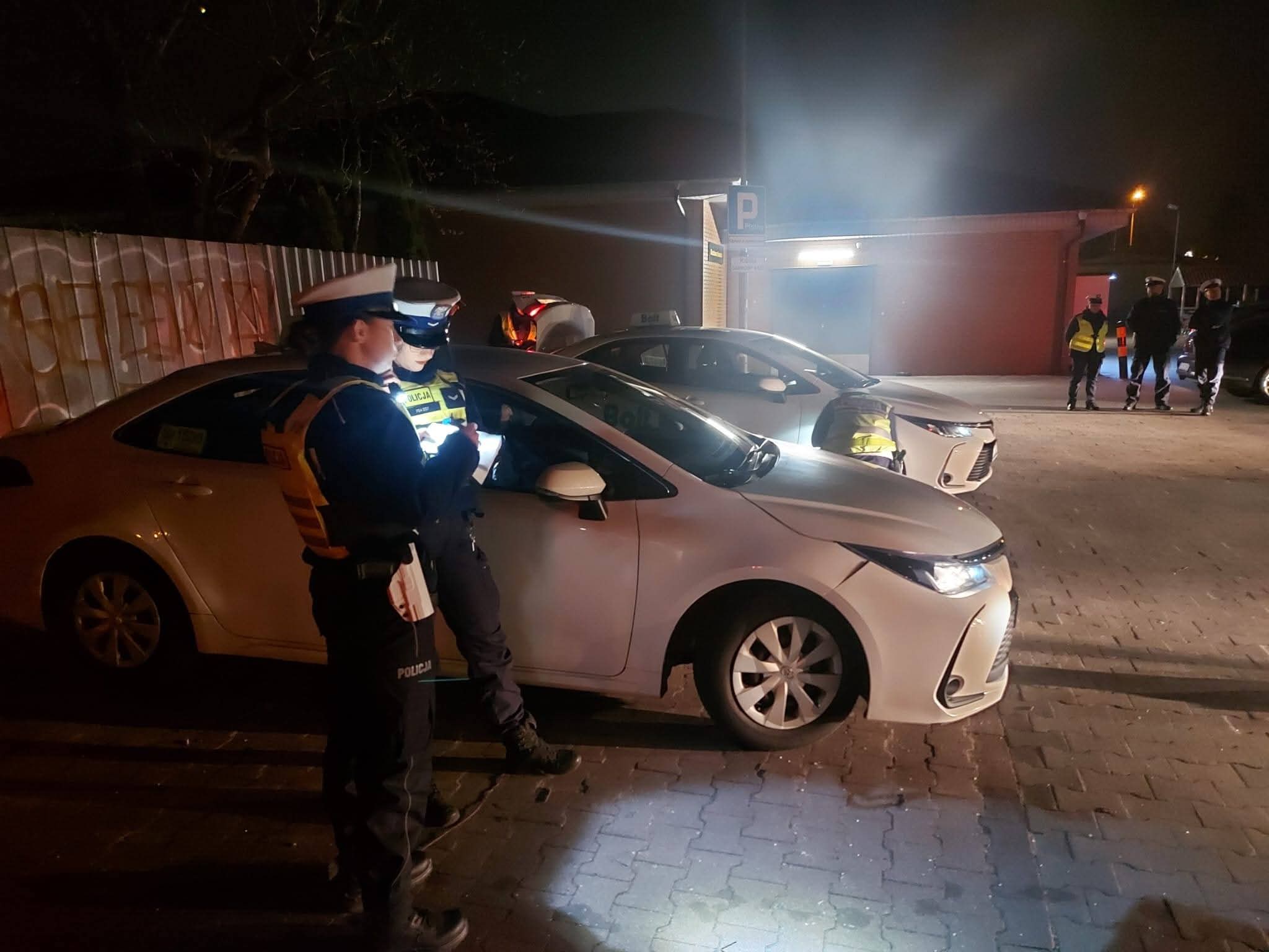 Zielona Góra. Policyjny nalot na taksówkarzy wożących na aplikacje