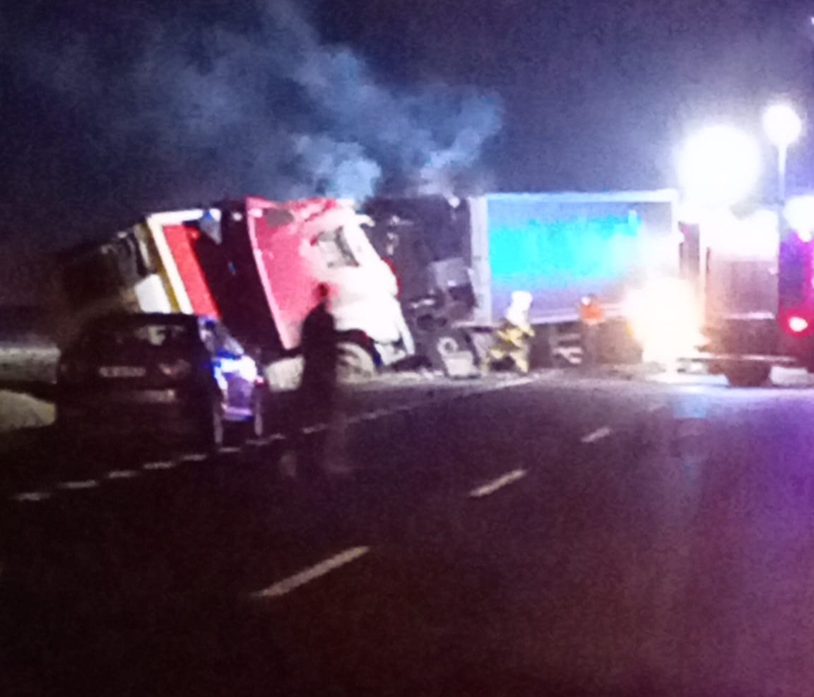 Śmiertelny wypadek na „starej trójce”. Nie żyją dwie osoby, trzecia jest nieprzytomna