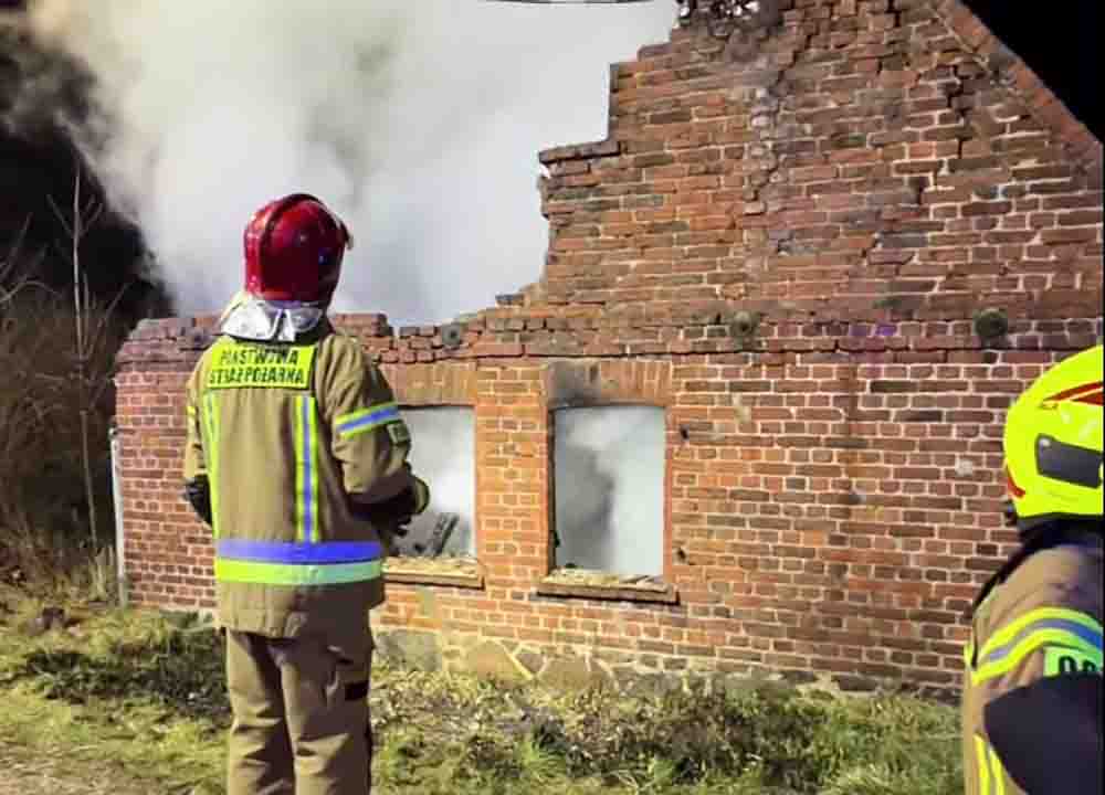 Kargowa. Pożar, palił się budynek zamieszkiwany przez bezdomnych