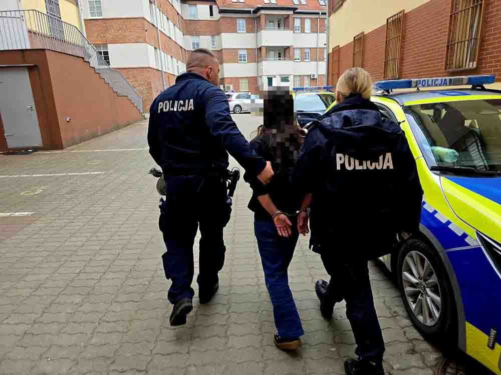 Napad na kuriera. Kobieta użyła gazu, chciała wyrwać przesyłkę