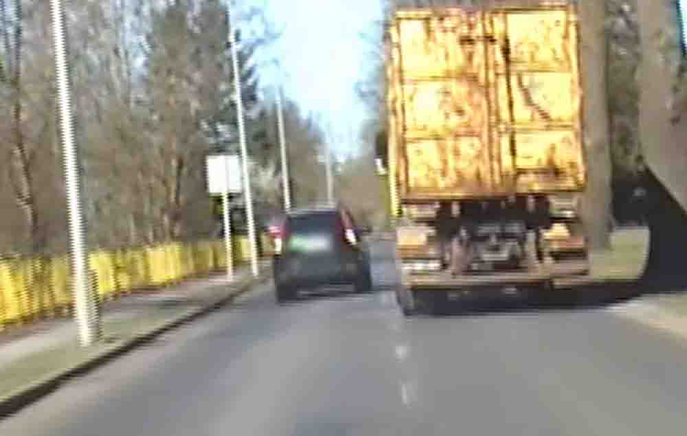 Strzelce Krajeńskie. Za ten manewr kierowcy Hondy grozi choćby 30 tys. zł grzywny (FILM)