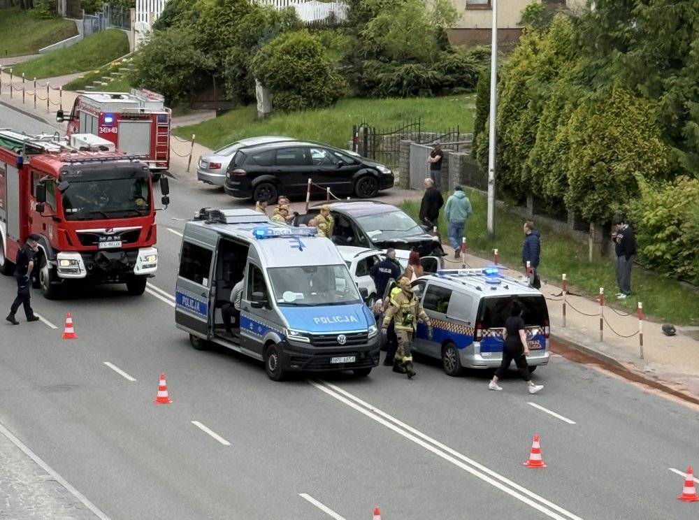 Wypadek w Zielonej Górze. Rannych pięć osób, droga zablokowana