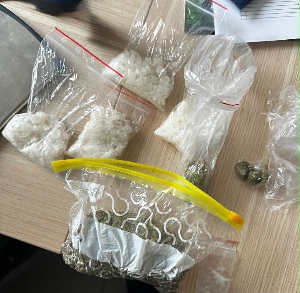 Ponad 300 gramów narkotyków w aucie. 25-latek działał w recydywie