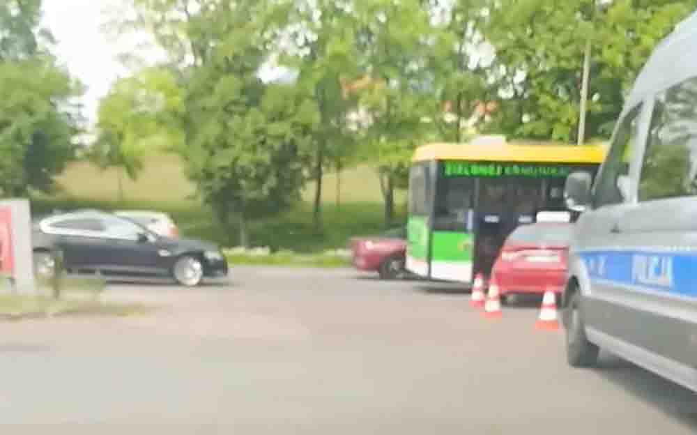 Zielona Góra. Kierująca taxi potrąciła trzy osoby, w tym dziecko w wózku