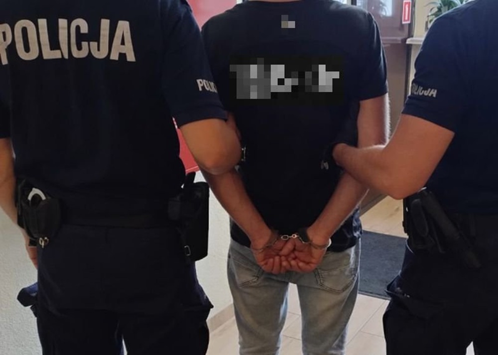 Ukradli dwa samochody. Policjanci gwałtownie zatrzymali sprawców i odzyskali pojazdy
