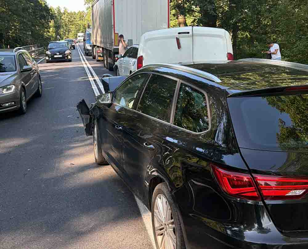 Zderzenie czterech samochodów na DK27 pod Zieloną Górą. Sprawca ukarany przez policję