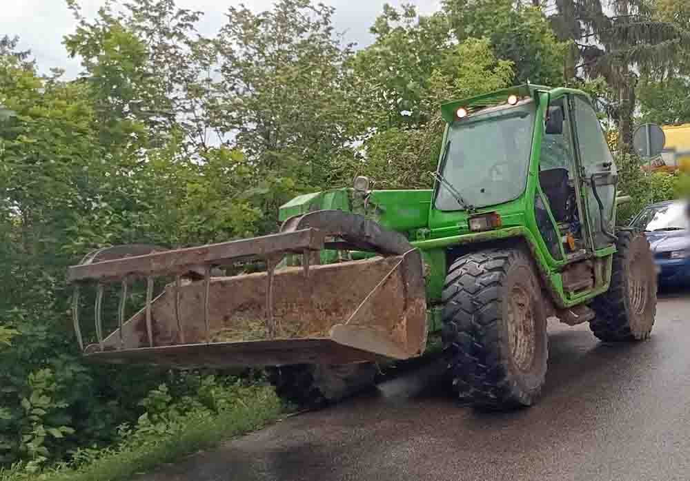 Pijany koparką jechał do sklepu. Efekt to demolka po drodze