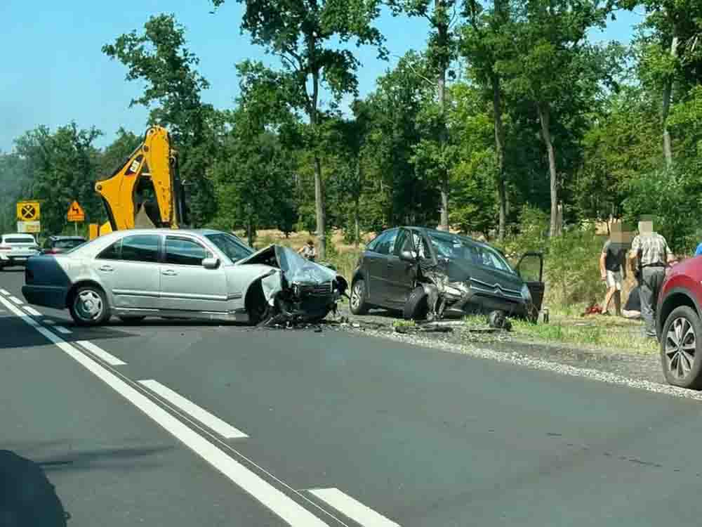 Wypadek koło Otynia. Czołowe zderzenie, ranna jedna osoba (ZDJĘCIE CZYTELNIKA)