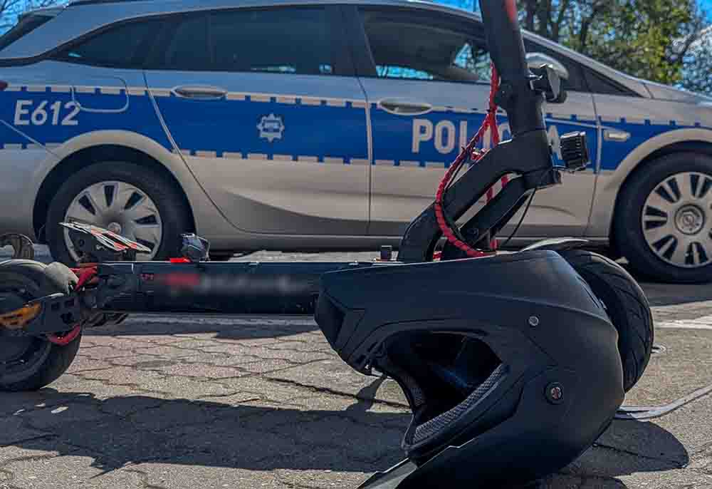 Kompletnie pijany jechał hulajnogą elektryczną, może stracić prawo jazdy