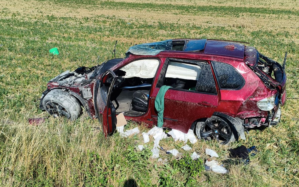 Śmiertelny wypadek podczas wyprzedzania. 57-letni kierowca BMW zginął na miejscu