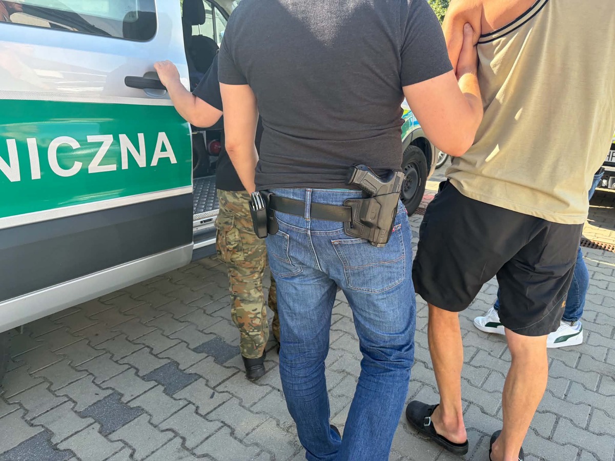 Prawie 2 promile alkoholu i ciężarówka. Estończyk zderzył się z wozem strażackim